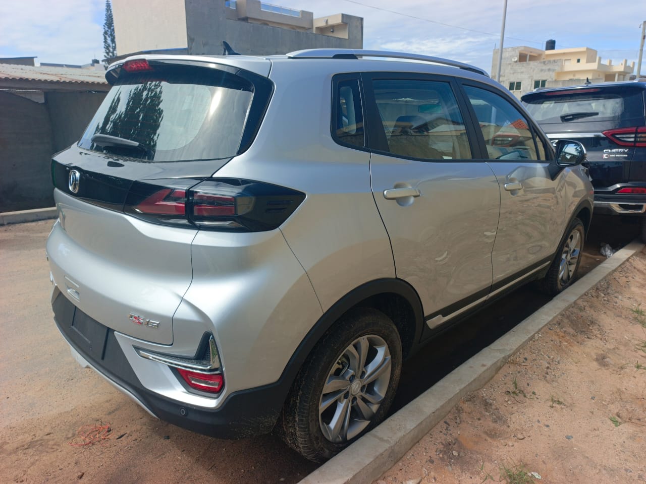 Changan CS15 gris trois-quarts arrière