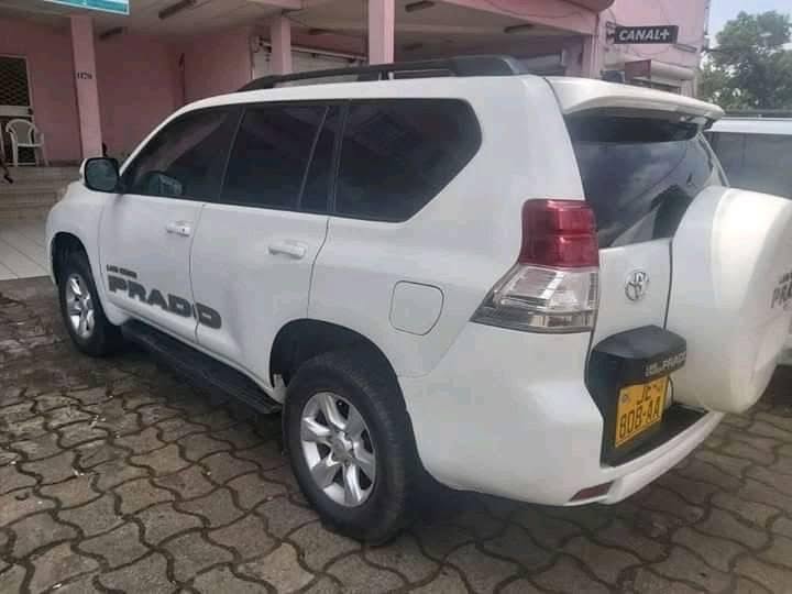 Toyota Land Cruiser Prado blanc