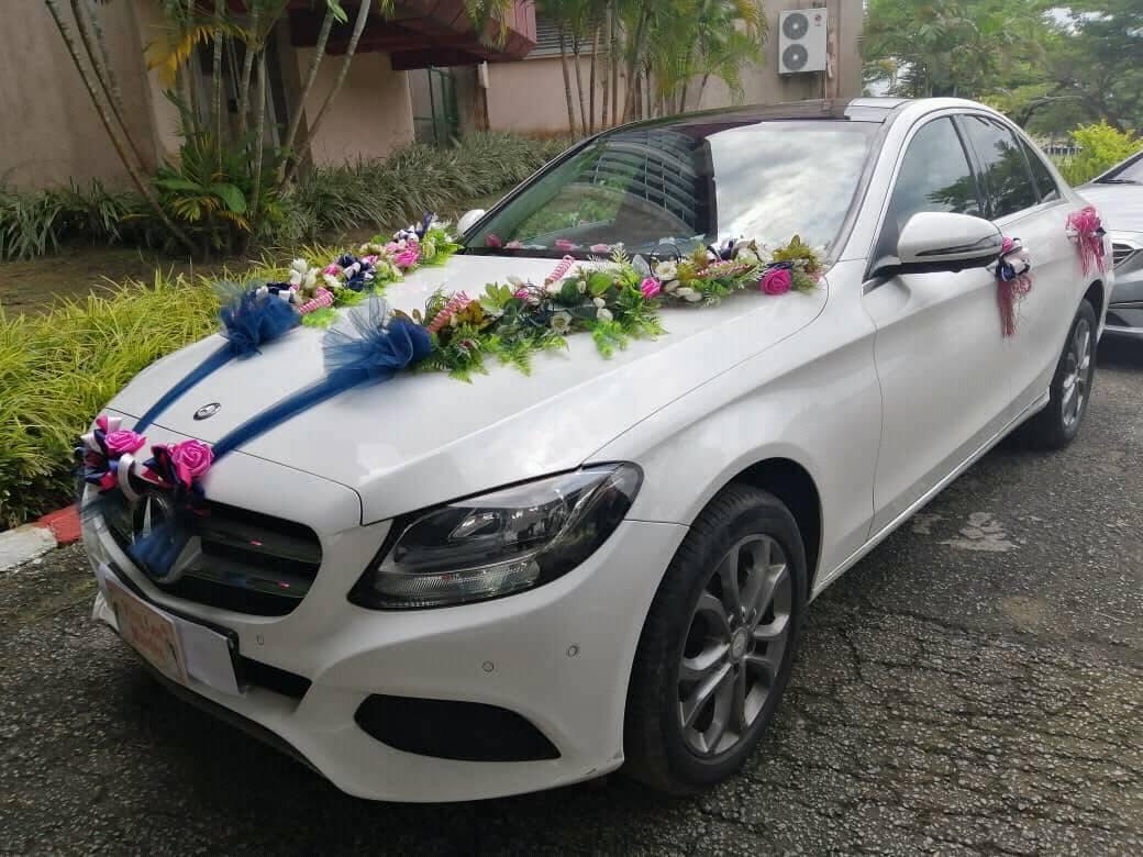 Mercedes classe C décorée pour mariage